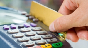 В Приамурье 16-летняя продавщица автотоваров воровала деньги с банковской карты покупателя - 2x2.su