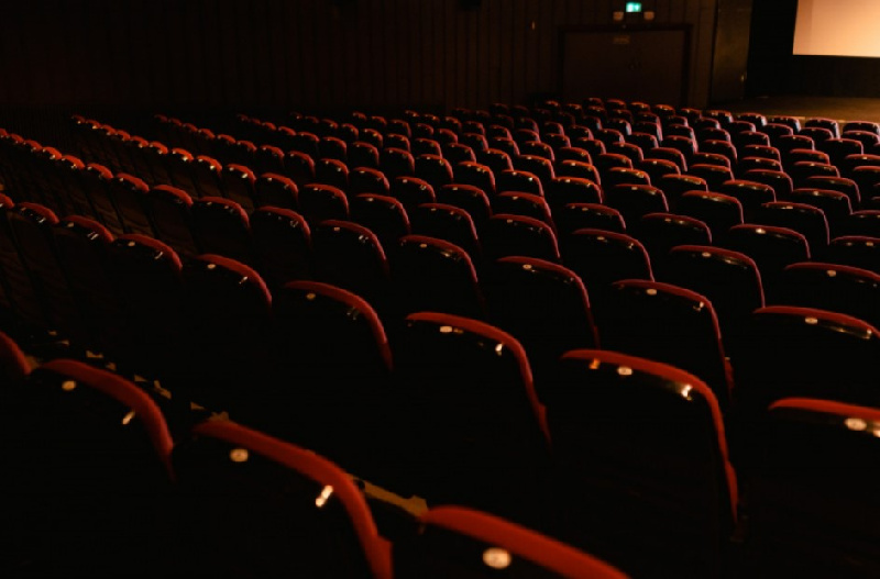 В кинотеатре Благовещенска зрителям вместо фильма «Одна» по ошибке включили другой фильм - 2x2.su